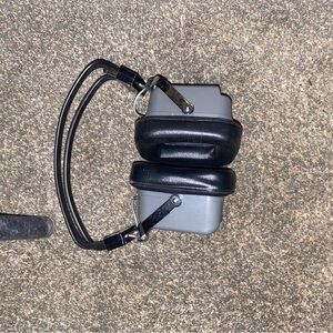 Gray and Black Noise-Cancelling Headphones